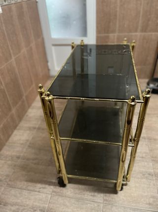 Mesa de salon de cristal y metal