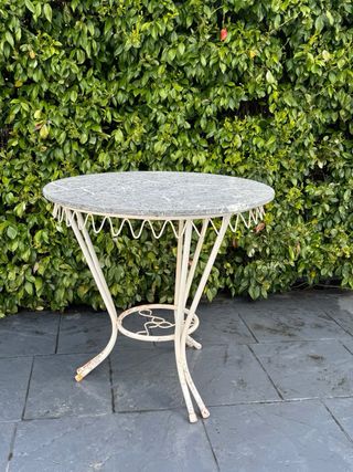 Mesa mármol y forja blanca