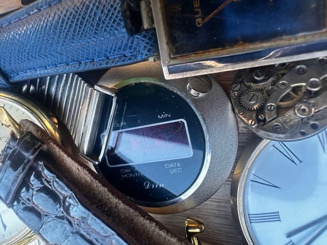 Lote de mas de 20 relojes unos funcionan otros no 