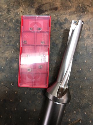 Broca con Placas 15mm -5 veces el diametro