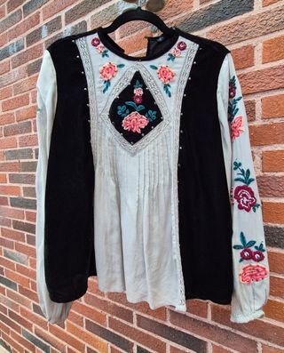 Preciosa Blusa de Sfera Nueva