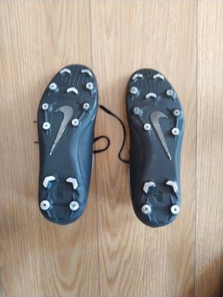 Botas fútbol Nike talla 42/26'5 cm
