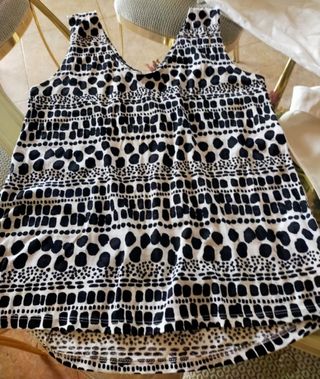 Lote V, 4 Blusas Mujer Talla M - Blanco&Negro