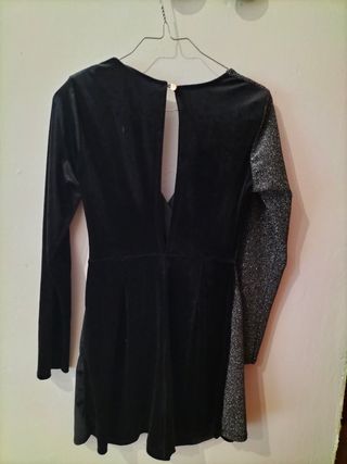 Vestido negro y plata, espalda abierta
Falda/short