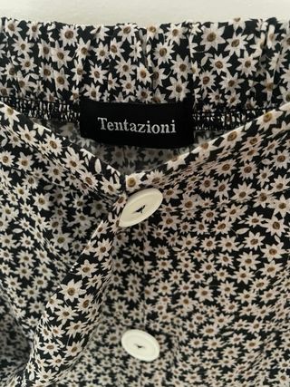 Falda midi con estampado de flores