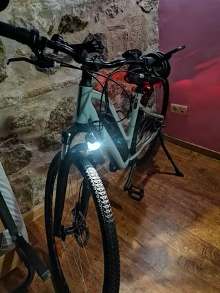 Bicicleta eléctrica trekking cuadro bajo Riverside