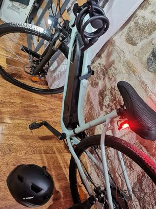 Bicicleta eléctrica trekking cuadro bajo Riverside