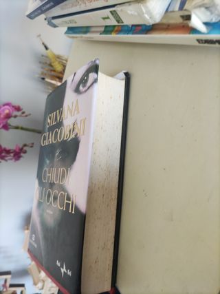 Chiudi gli occhi libro