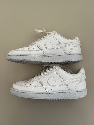 Zapatilla NIKE talla 38 blancas