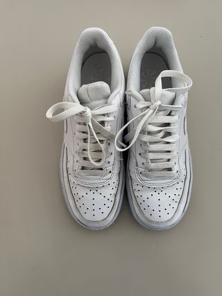 Zapatilla NIKE talla 38 blancas