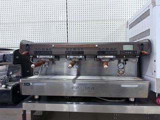 Cafetera FAEMA E61 3 grupos