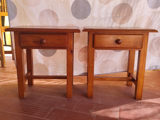 Juego de 2 Mesitas Madera y 1 escritorio