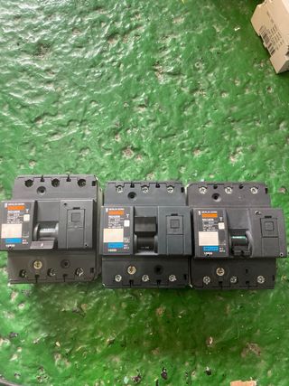 3 Desconectadores de 63 amp Merlin Guerin