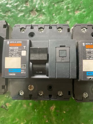 3 Desconectadores de 63 amp Merlin Guerin