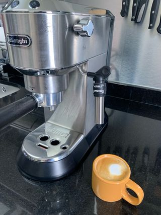 Cafetera espresso Delonghi +molinillo y accesorios