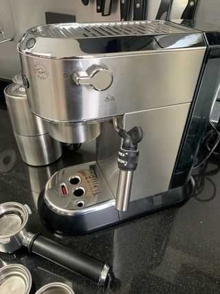 Cafetera espresso Delonghi +molinillo y accesorios