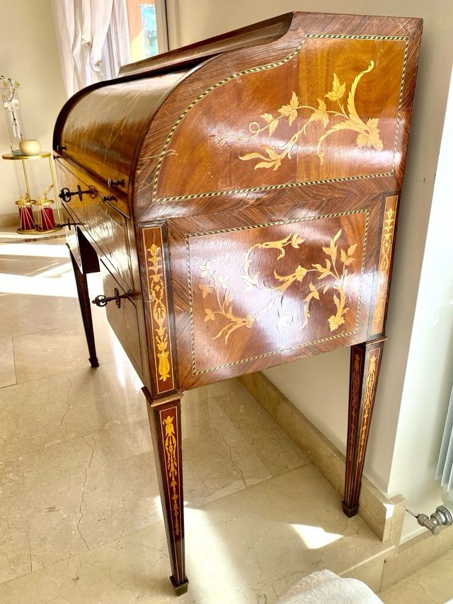 Buró de tambor de estilo holandés España a mediados del siglo XX