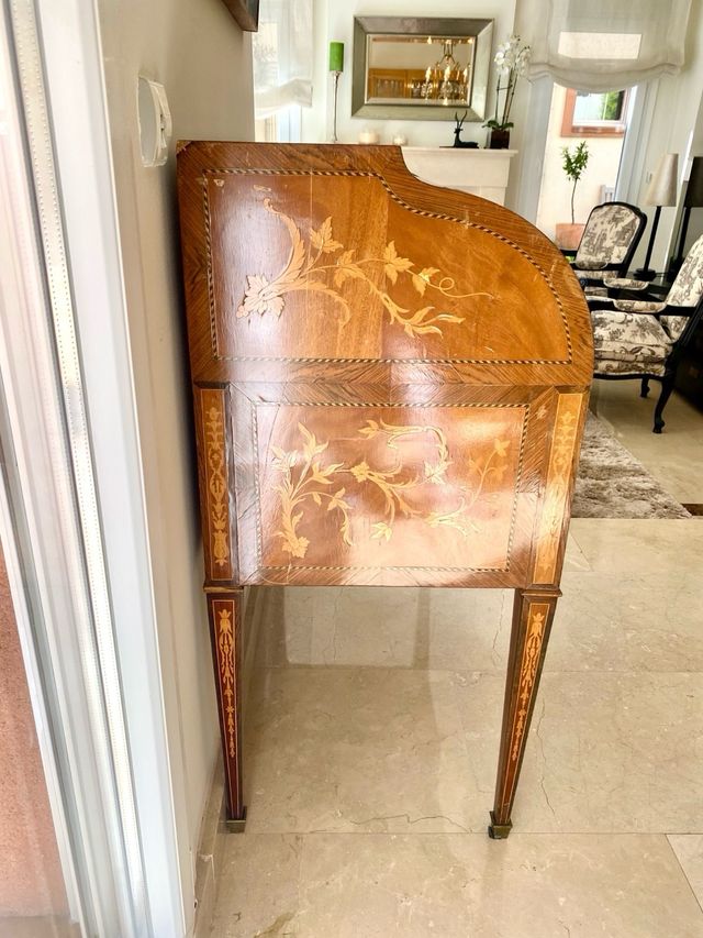 Buró de tambor de estilo holandés España a mediados del siglo XX