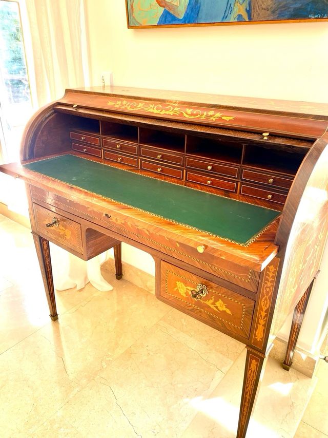 Buró de tambor de estilo holandés España a mediados del siglo XX