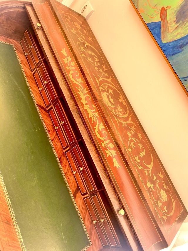 Buró de tambor de estilo holandés España a mediados del siglo XX