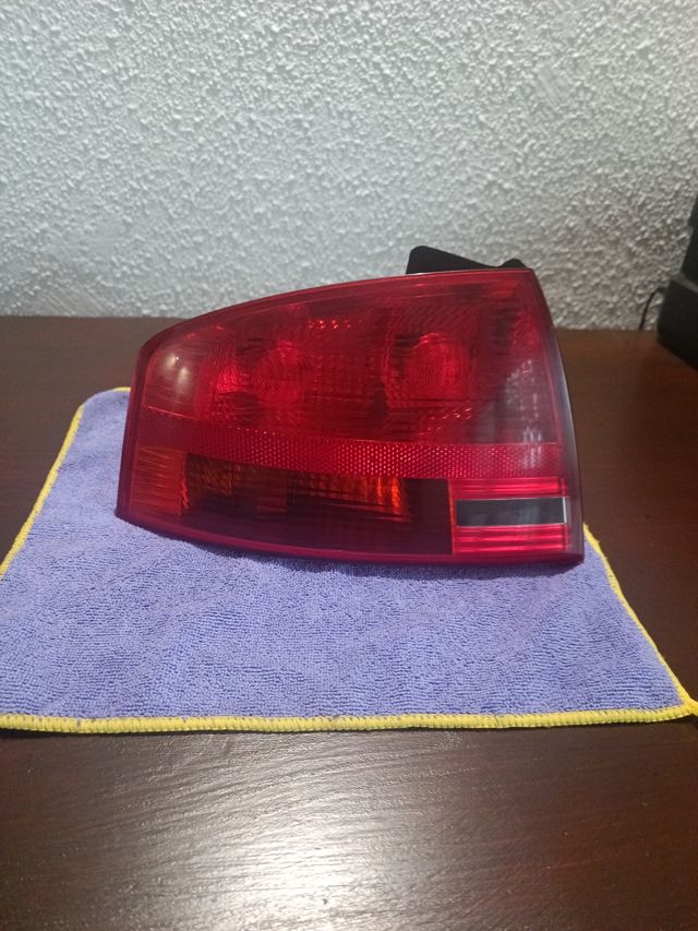 Faro izquierdo Audi A4 