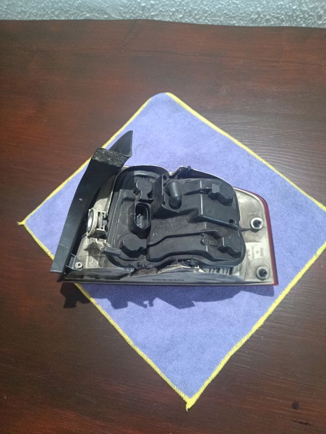 Faro izquierdo Audi A4 