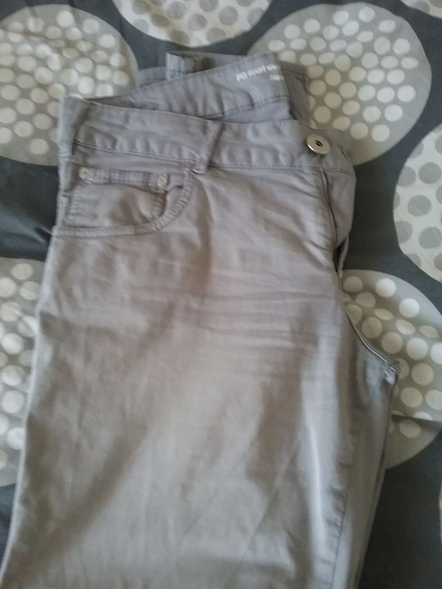 Pantalón fino Purificación García gris.