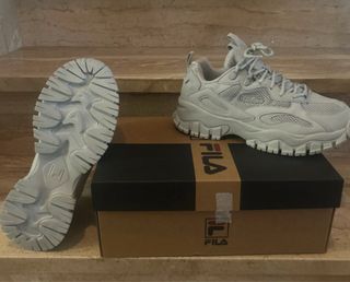 Zapatillas Fila Gris - Nuevas