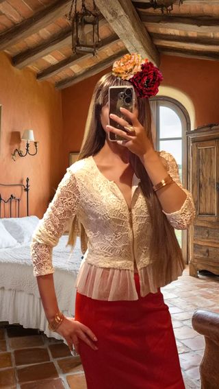 Conjunto Falda roja y encaje blanco 