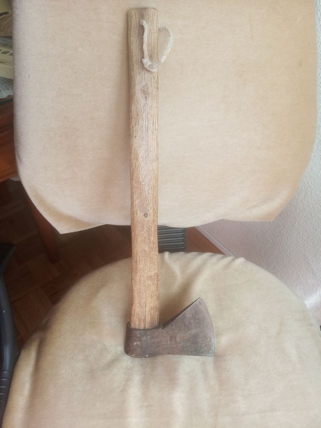 Hacha antigua R O