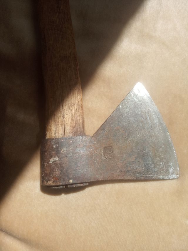 Hacha antigua R O