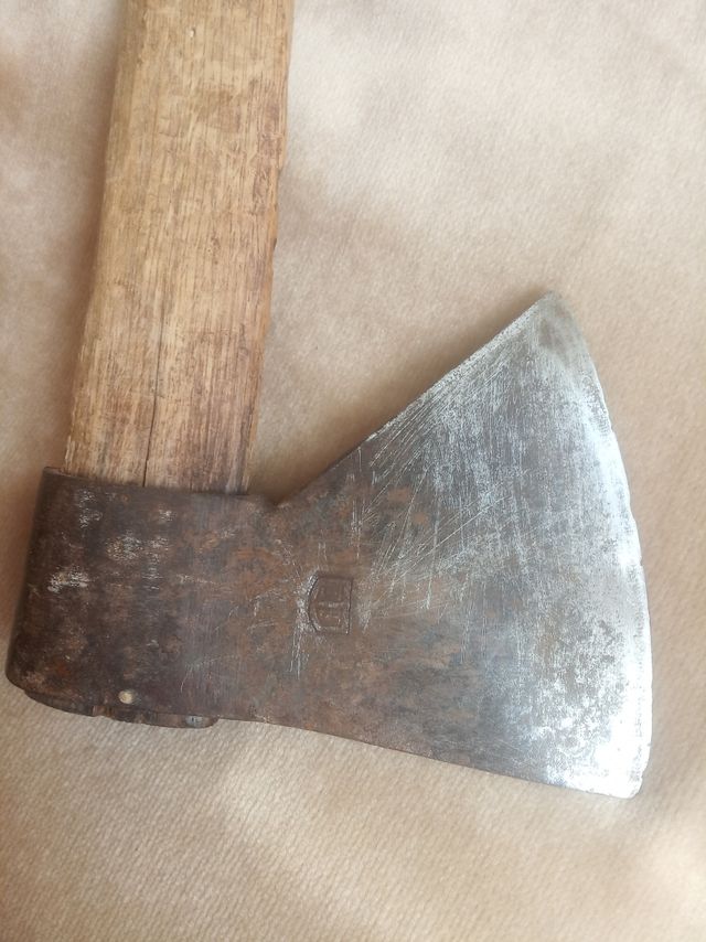 Hacha antigua R O