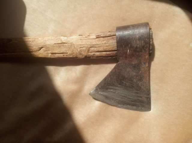 Hacha antigua R O