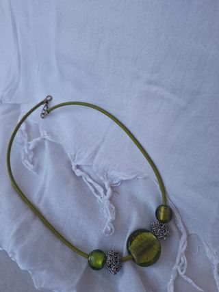 Collar artesanal verde plata