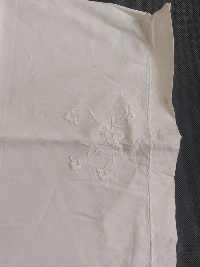 Funda almohada antigu bordada