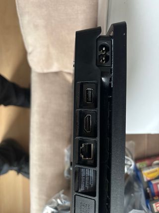 PS4 Slim 500GB + 2 mandos