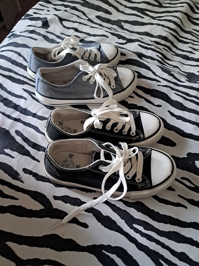 Dos pares de zapatillas infantiles T 33
