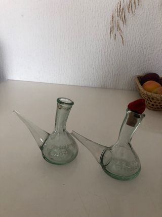 Antiguas porrones de cristal catalanas