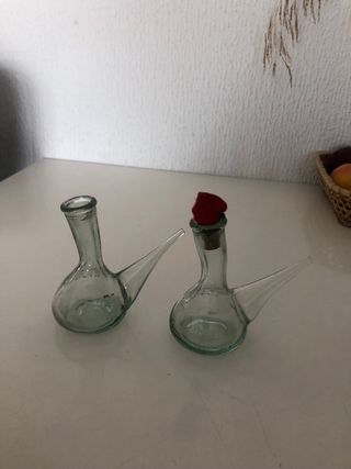 Antiguas porrones de cristal catalanas