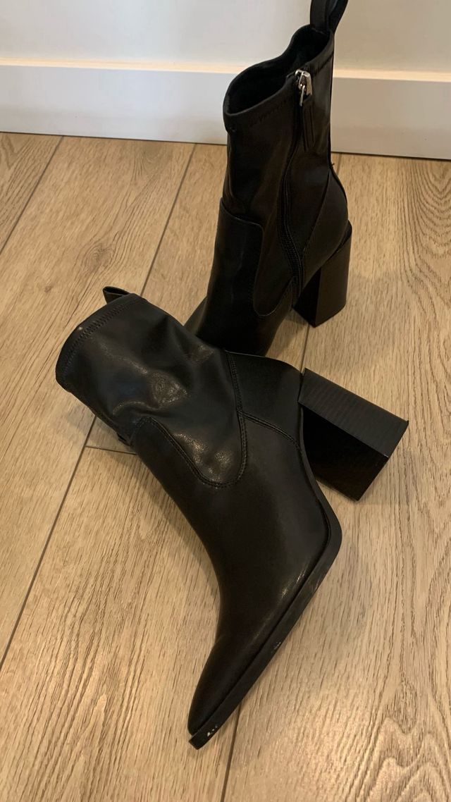 Botines negros tacon Mango