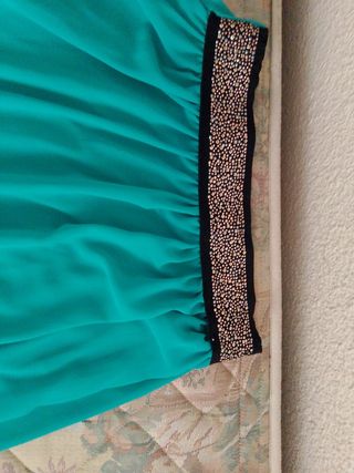 Falda turquesa con detalle
