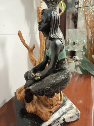Escultura Mujer de Valdívar