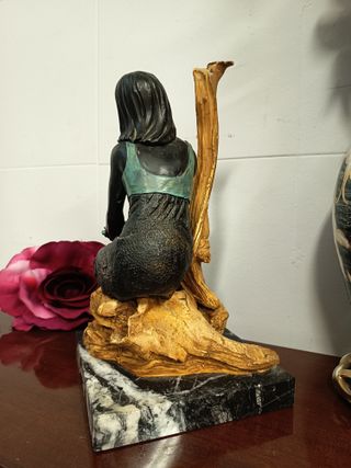 Escultura Mujer de Valdívar