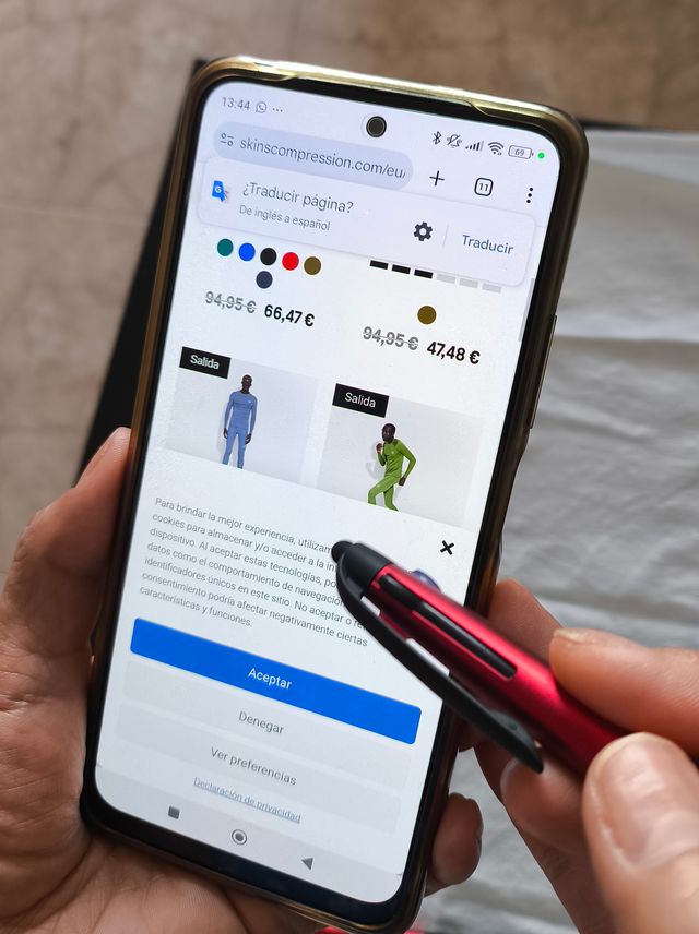 20 bolígrafos de 3 tintas con puntero táctil.