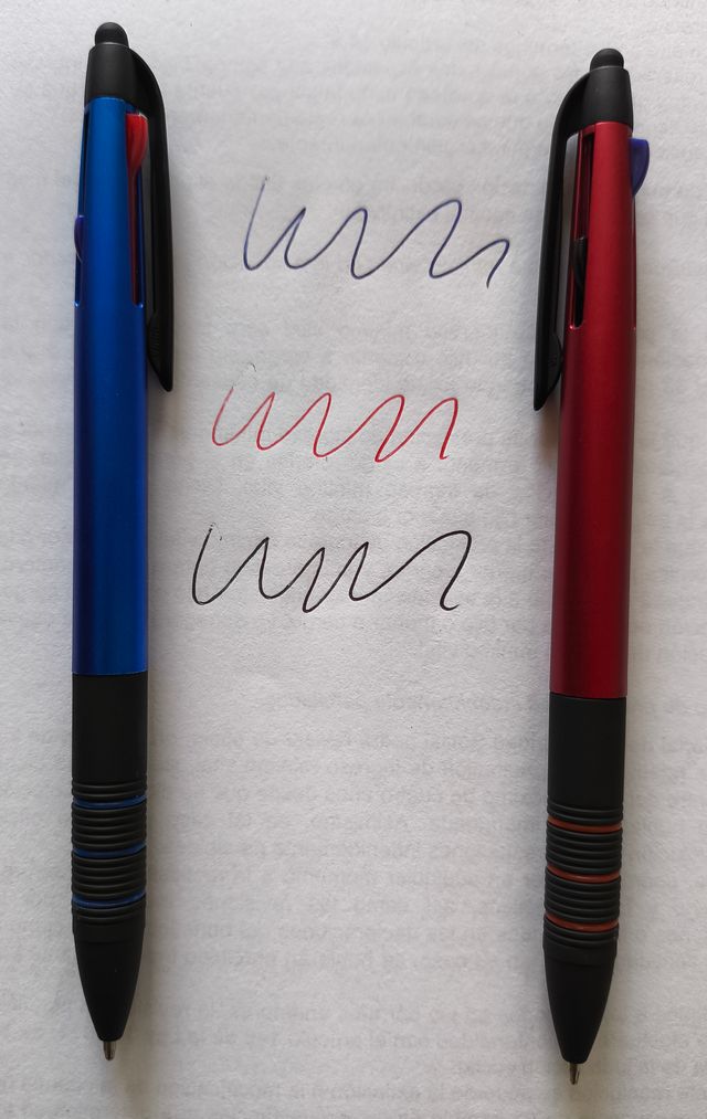 20 bolígrafos de 3 tintas con puntero táctil.