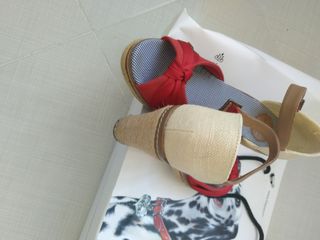 Sandalia Roja cuña