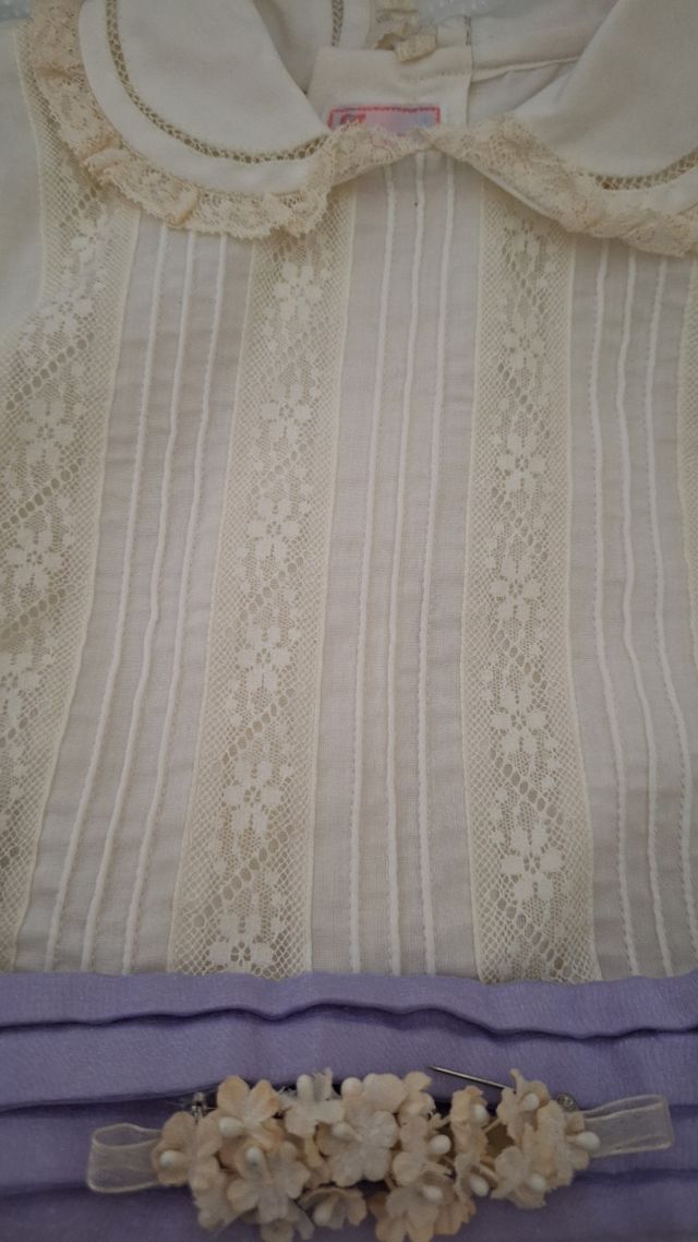 Vestido niña beige c/cintura lila