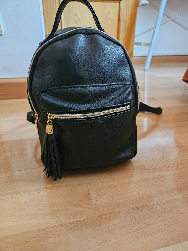 mochila negra
