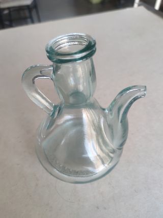 Jarra y aceitera de cristal 