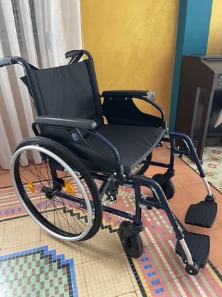 Silla de ruedas VERMEIREN, ancho especial.